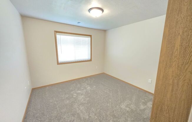 2 beds, 1 bath, 1,090 sqft, $1,230, Unit 3400 202