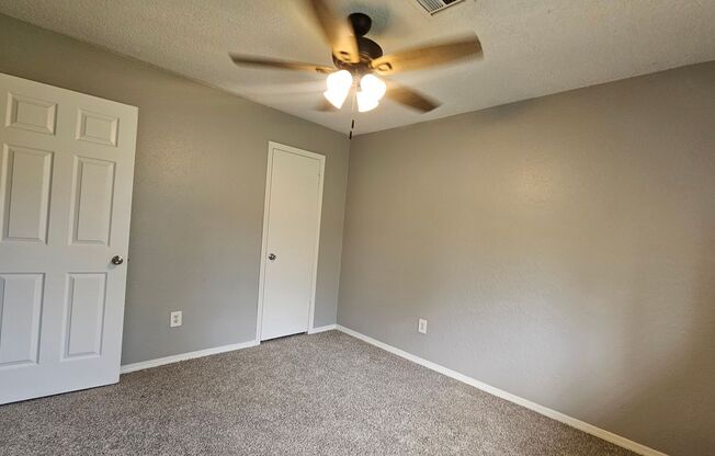 3 beds, 2 baths, 1,200 sqft, $1,400, Unit 519