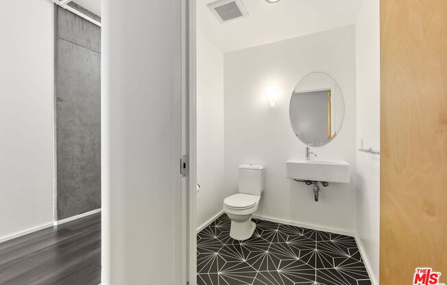 1 bed, 2 baths, 1,200 sqft, $3,495, Unit 716