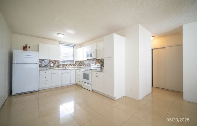 $2,100 / 2br - 700ft2 -| 2bd/1ba Renovated Condominium In Kunia Palms