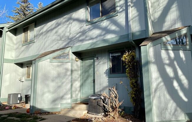 Tri-Level Townhome in Central Fort Collins!