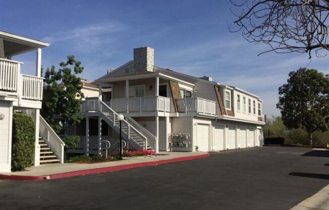 Bright 2 Bedroom Condo in Oceanside!