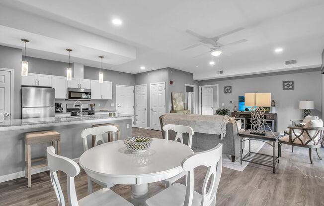 3 beds, 2 baths, 1,215 sqft, $2,400, Unit 2400-314