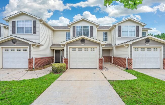 2 Bedroom Townhouse in Crestview!