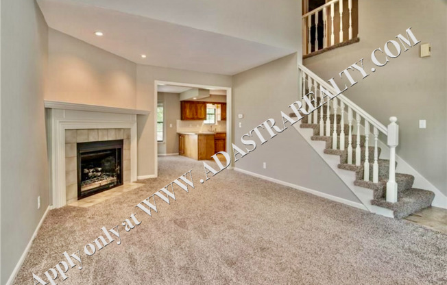 Wonderful 3 Bed 1.5 Bath Town Home in Overland park-Available NOW!!