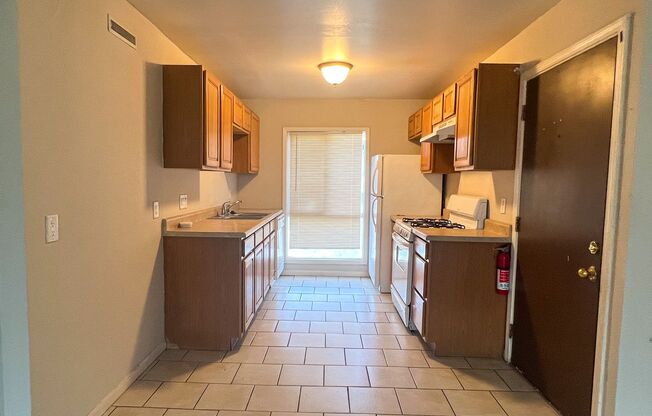 2 beds, 1 bath, 784 sqft, $1,100, Unit 1812 3W