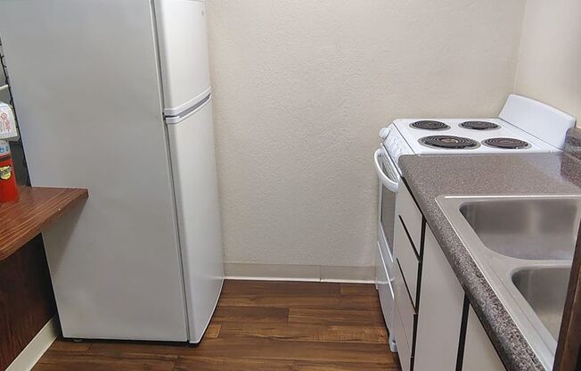 Studio, 1 bath, 288 sqft, $800, Unit Unit 208