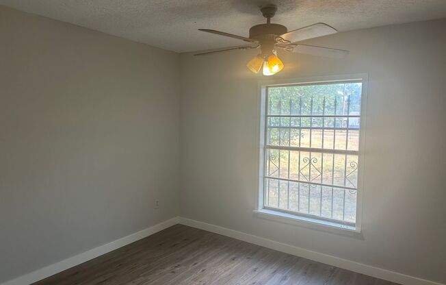 2 beds, 1 bath, $1,195