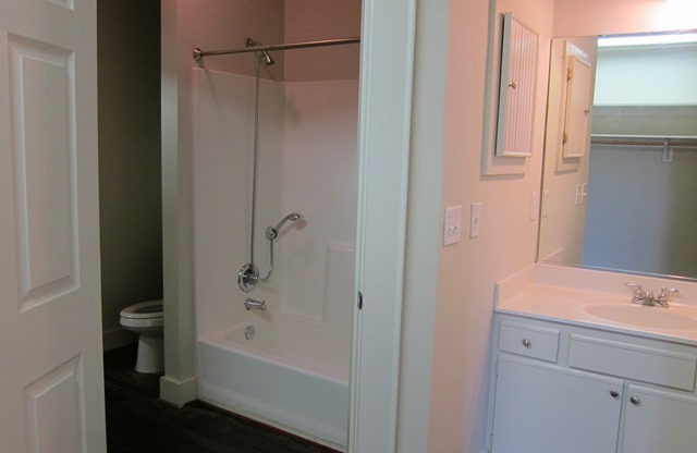 2 beds, 1.5 baths, 1,300 sqft, $1,995, Unit 440