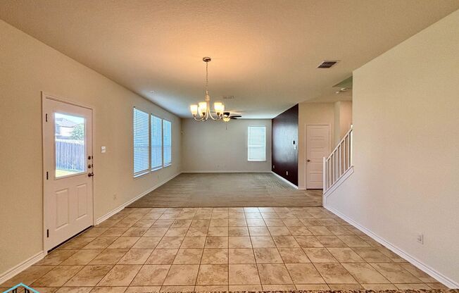 Gorgeous 4 bedroom, 3.5 bath home, minutes form IH-35 off Green Valley Rd. in Cibolo!