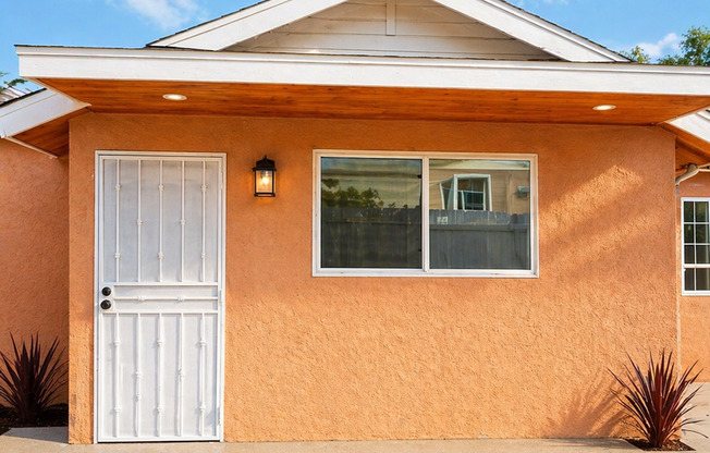 1060 McFarland Avenue, Wilmington CA 90744