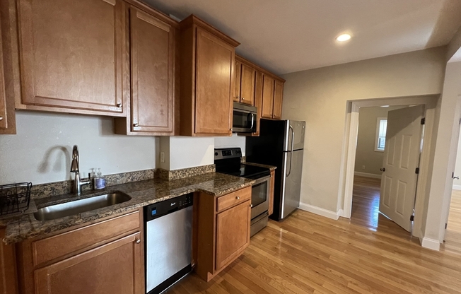 2 beds, 1 bath, 650 sqft, $2,700, Unit 2