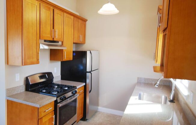 2 beds, 1 bath, $2,795