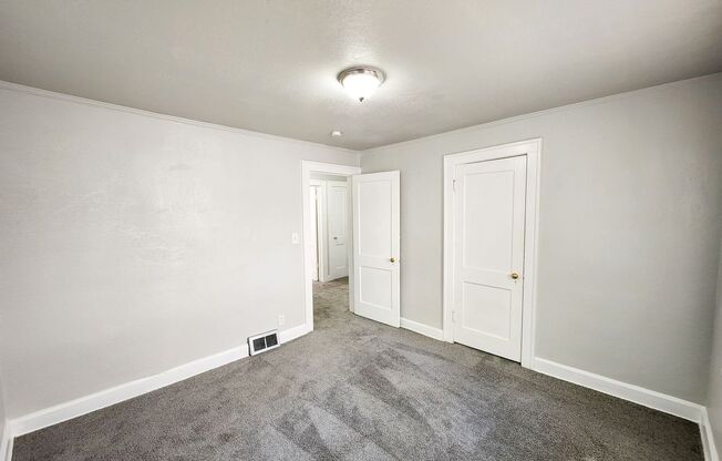 3 beds, 1 bath, $950