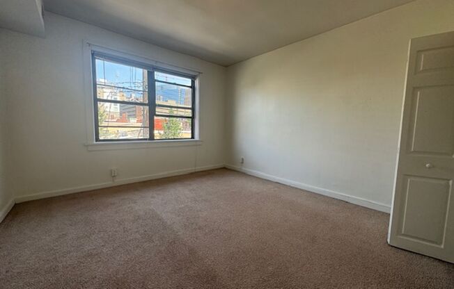 2 beds, 1 bath, 830 sqft, $2,290, Unit 3510 Louisa St. #05