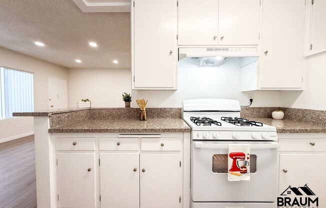 6041 WHITSETT