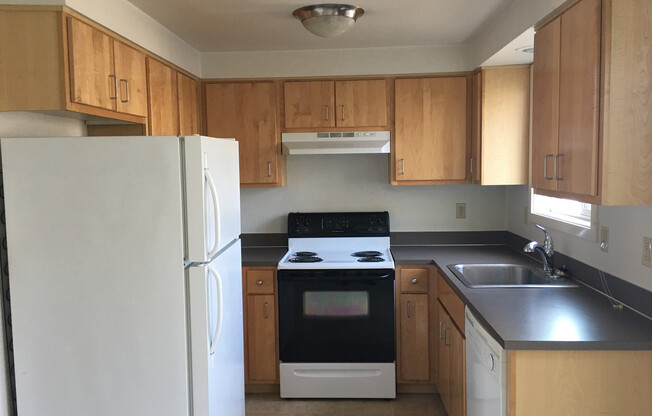 2 beds, 1 bath, 715 sqft, $1,350, Unit 125.3