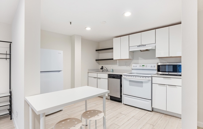 1 bed, 1 bath, 473 sqft, $1,900, Unit 102