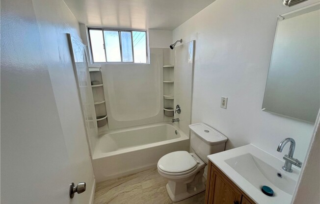 2 beds, 1 bath, 885 sqft, $2,950, Unit 1/2