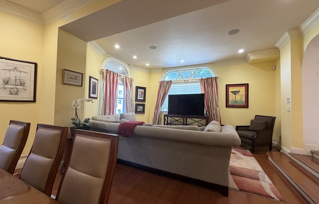 1059 LEAVENWORTH
