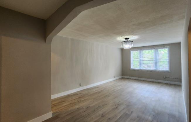 7512 CROMWELL