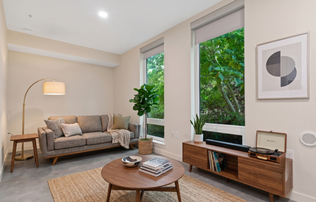 Studio, 1 bath, 348 sqft, $1,317, Unit 401