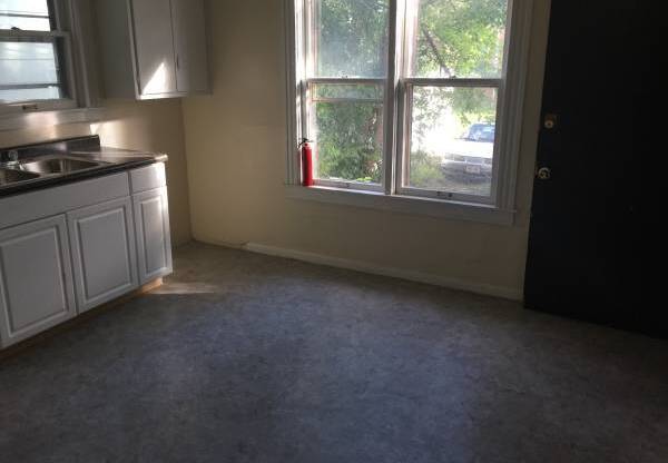 2 beds, 1 bath, $695, Unit 2311-A (Lower Rear)