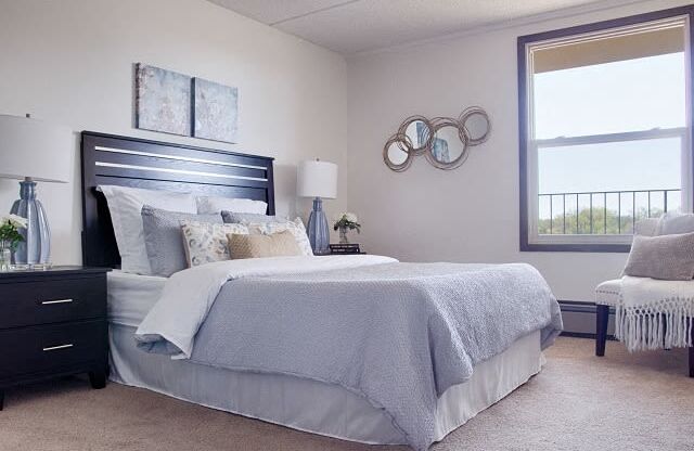 Gorgeous Bedroom at Knollwood Towers West  Apartments, Hopkins, Minnesota