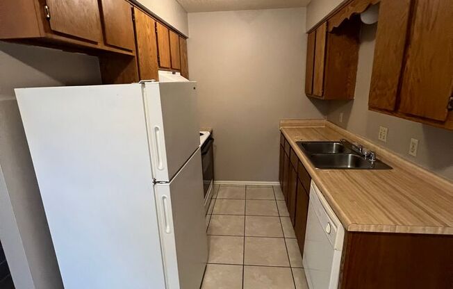 2 beds, 1 bath, 836 sqft, $750, Unit 7714