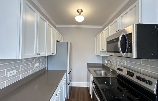 817 Lakeside Pl.