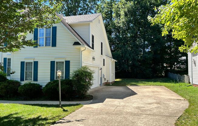 Beautiful 4 Bedroom, 2.5 Bathroom Home in Hampton Park Available NOW!