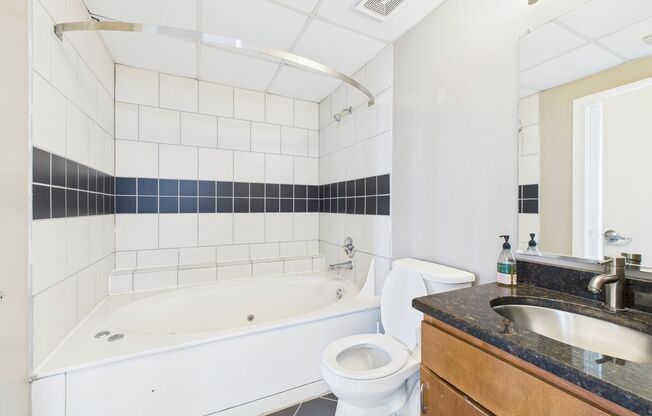 2 beds, 2 baths, 862 sqft, $1,585, Unit 4H