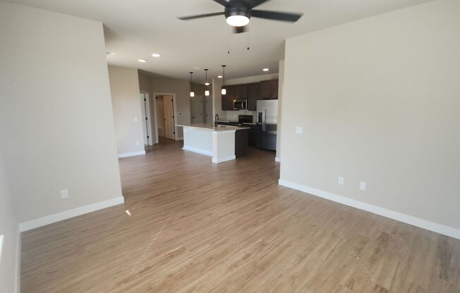 2 beds, 2 baths, 1,139 sqft, $1,795, Unit 880-116