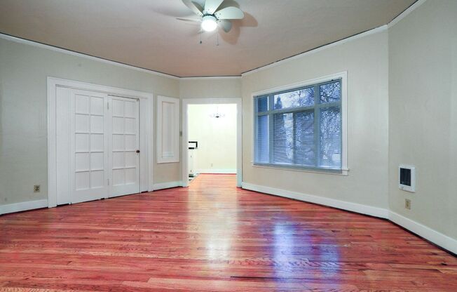 Studio, 1 bath, 425 sqft, $1,300, Unit 102