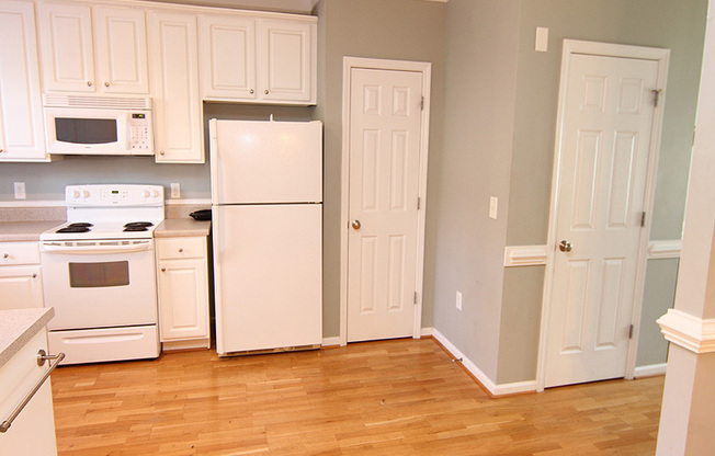 2 Bedroom Townhome with Loft & One Car Garage
