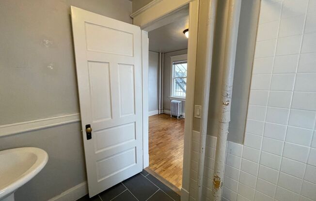 1 bed, 1 bath, 730 sqft, $1,295, Unit 102