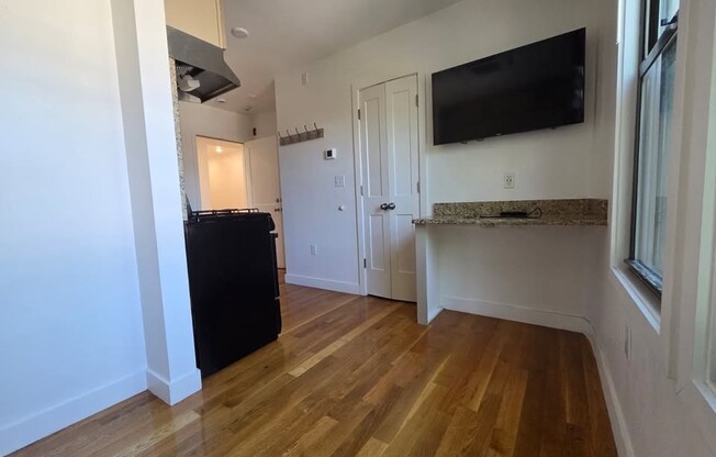 Studio, 1 bath, $1,550, Unit 19