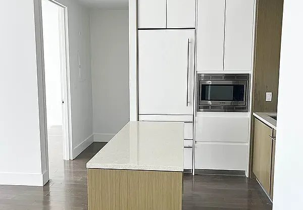 1 bed, 1 bath, 761 sqft, $4,100, Unit 40F