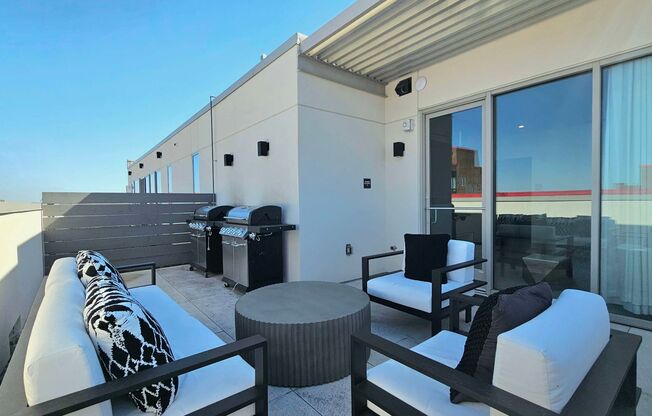 2 beds, 2 baths, 905 sqft, $4,025, Unit 203