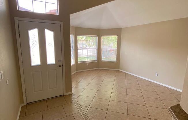 Chandler- 3 bedroom + office, Backs to lake, 1 story, cul de sac