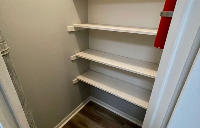 2 beds, 1 bath, 919 sqft, $850, Unit 2 Bedroom West Colonial Floorplan