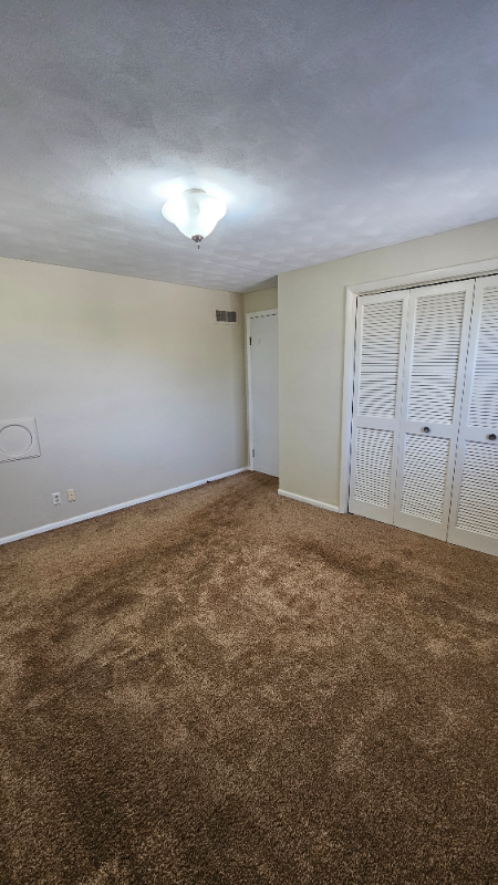 1605 W LINCOLNWOOD PL