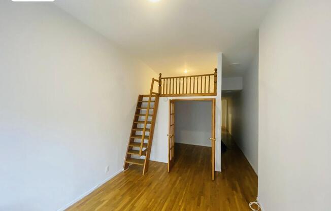 3 beds, 1 bath, $5,600, Unit 7