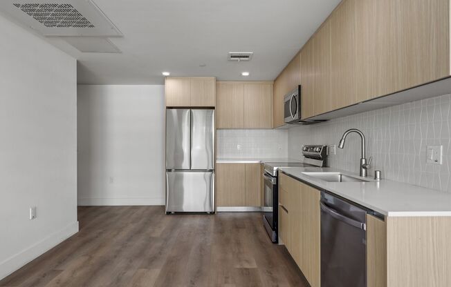 3 beds, 3 baths, 938 sqft, $4,715, Unit PH10