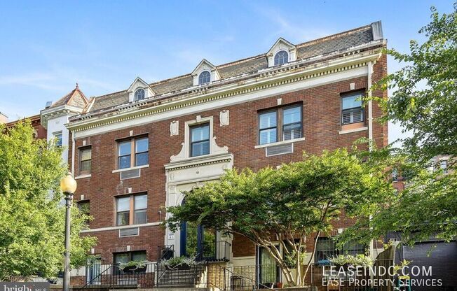 1811 VERNON ST NW