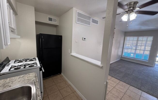 1 bed, 1 bath, $799, Unit 10