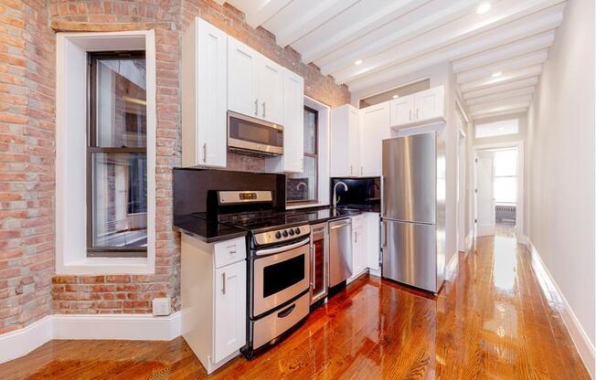 338 W 17 ST