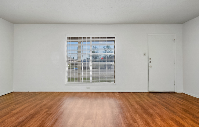 1 bed, 1 bath, 750 sqft, $595, Unit 612