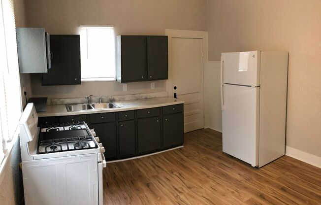 2 beds, 1 bath, $1,395