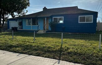 Large 3 Bedroom 2 Bath Home Close to South Medford High School